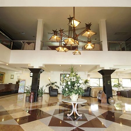 Bahari Inn Tegal Esterno foto