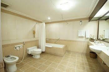 Bahari Inn Tegal Esterno foto
