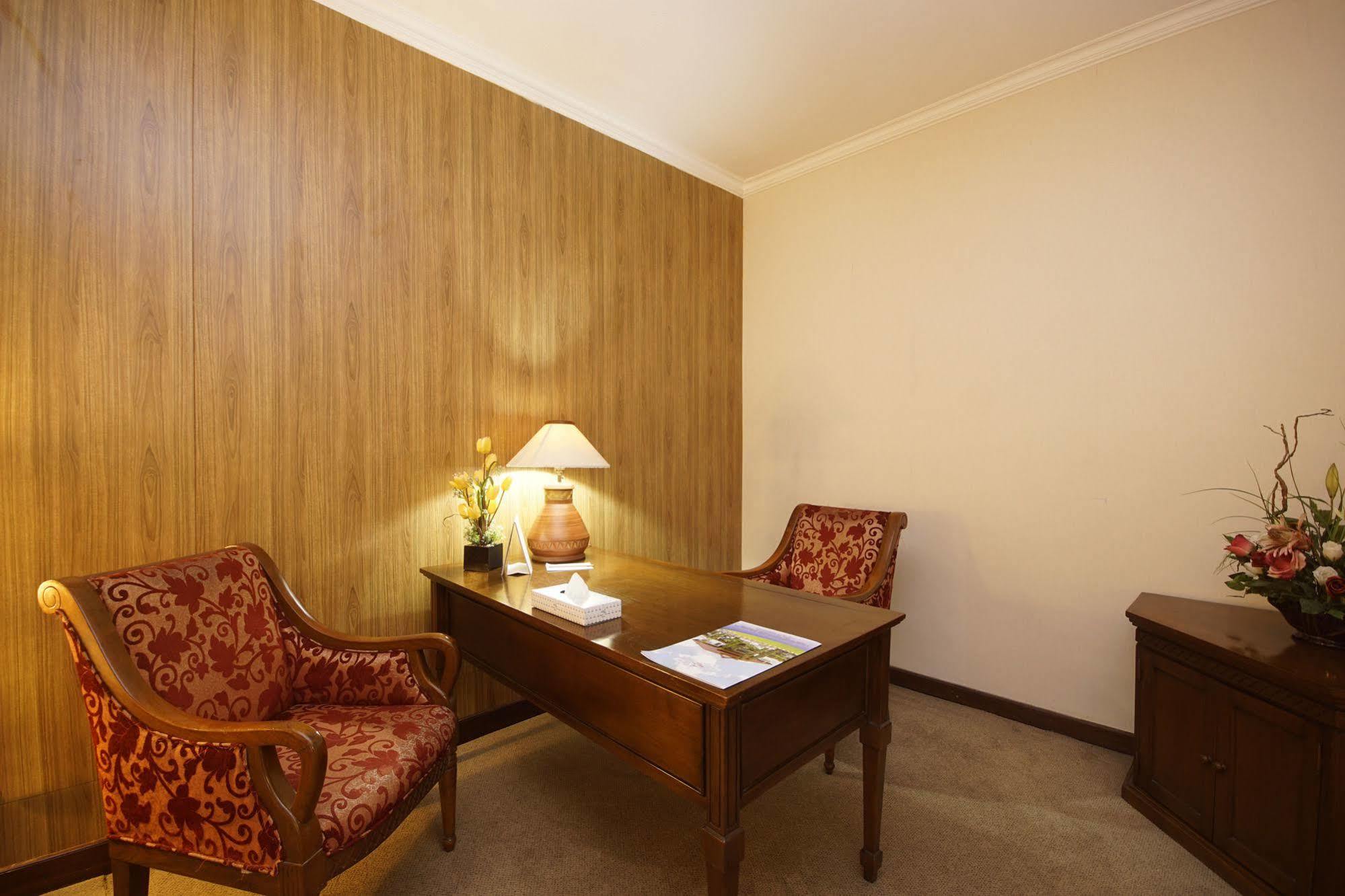 Bahari Inn Tegal Esterno foto