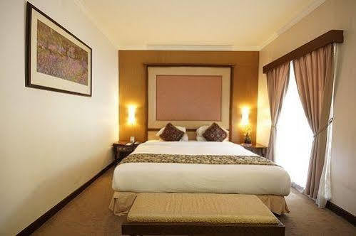 Bahari Inn Tegal Esterno foto