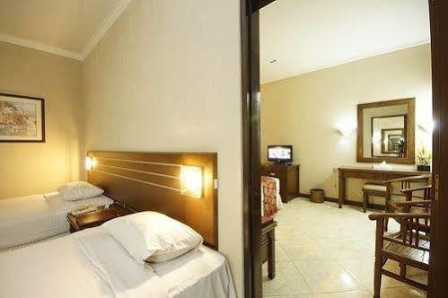Bahari Inn Tegal Esterno foto