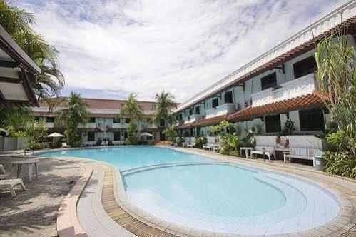 Bahari Inn Tegal Esterno foto