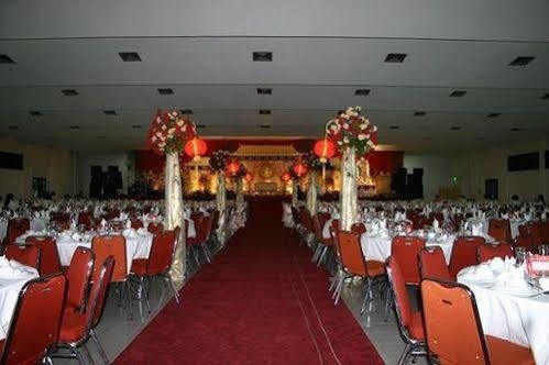 Bahari Inn Tegal Esterno foto